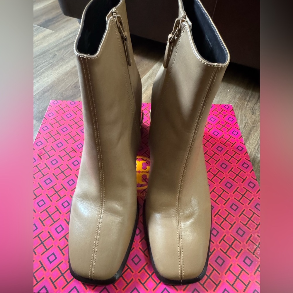 Tory Burch Calf Leather Ankle Boots 75MM Taupe/Tan Side Zip Square Toe. 9.5M